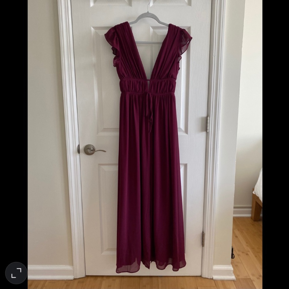 Lulu’s XS burgundy floor length dress